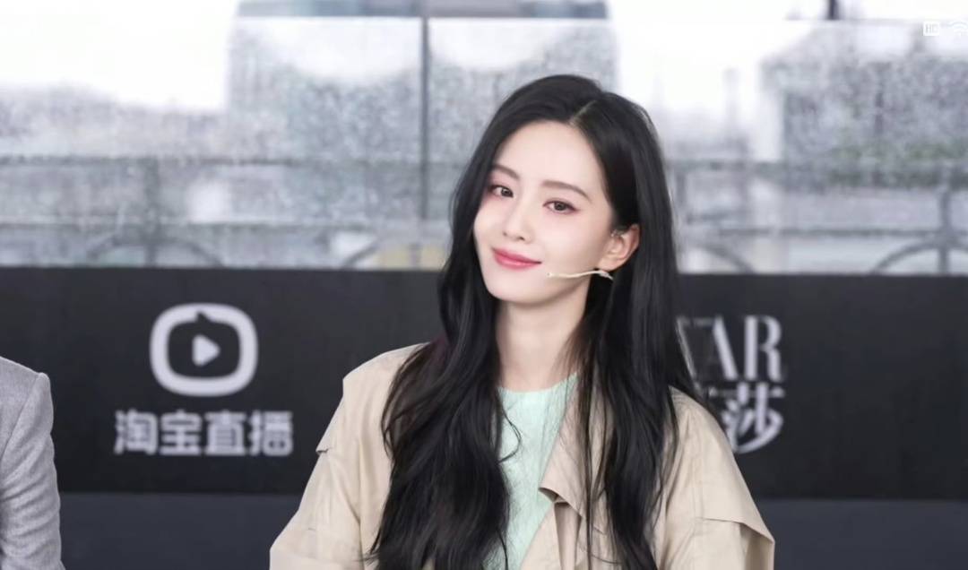 刘诗诗受阿玛尼邀请参加米兰时装周生图状态美到无可挑剔(图1)