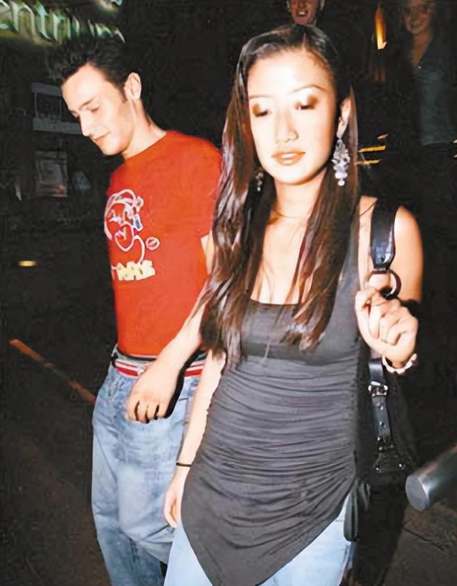 九游体育网站：谢婷婷：37岁未婚生女情史胜过谢贤一年七个男友无缝衔接(图32)
