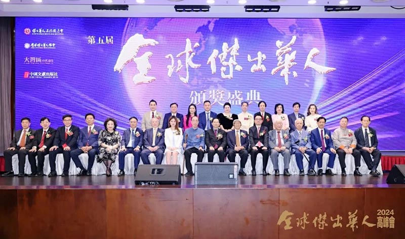 九游体育网站：深圳市青年摄影家协会主席文建军荣获全球华人杰出青年奖艺术人物大奖(图3)