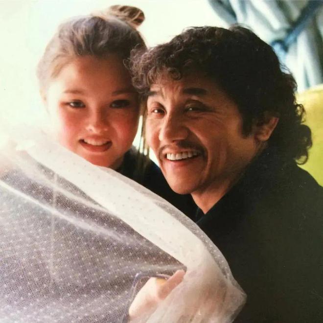 她是初代千禧辣妹曾被嘲丑得像“鬼娃娃”如今生4胎归来竟变这样！(图13)