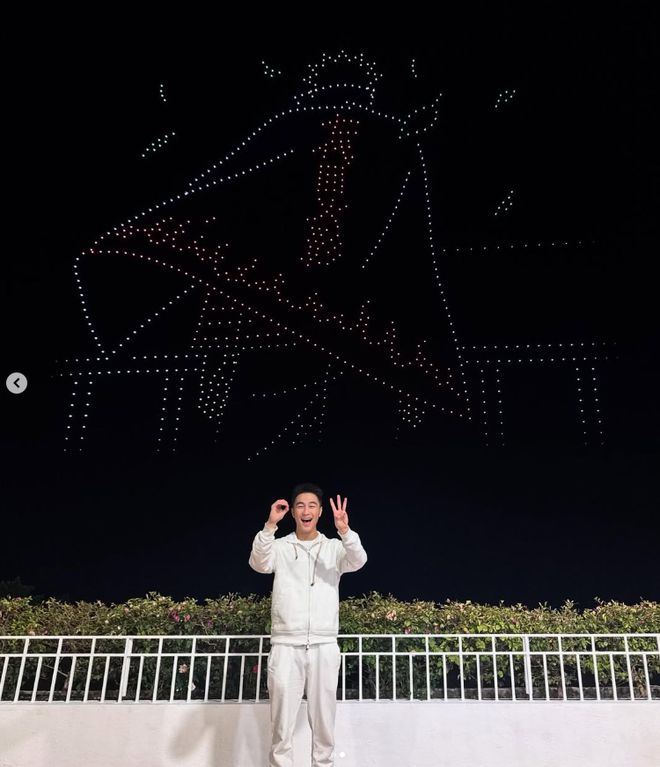 九游体育网站：奚梦瑶用无人机为30岁何猷君庆生抱子女拍全家福四太全场最潮(图1)