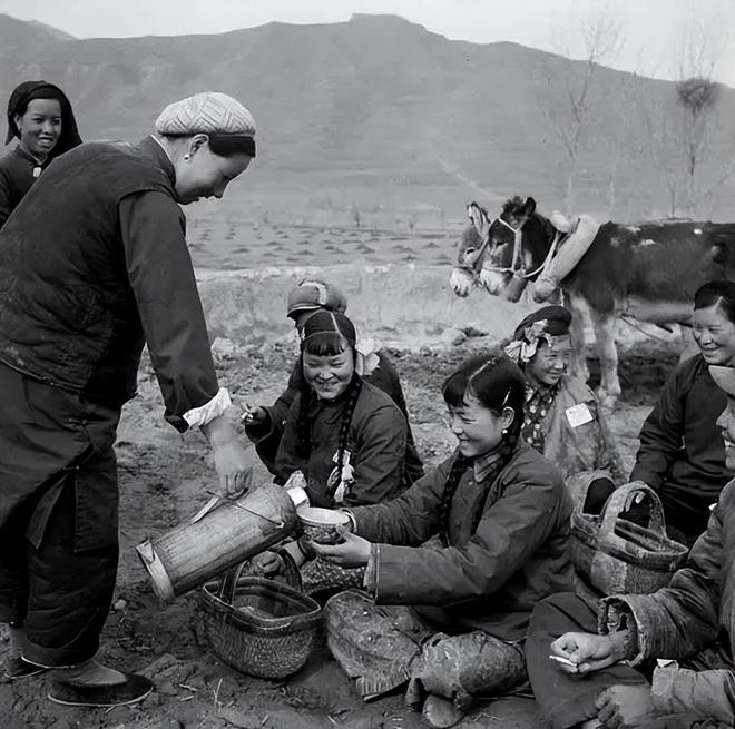 九游体育网站：60年代的中国是什么生活水平？摄影师拍到13张照片(图10)