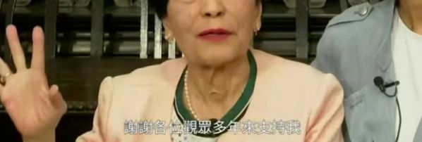 她一生跑龙套无性无爱87岁住37㎡老破小凭什么成观众心中“最美女神”？(图6)