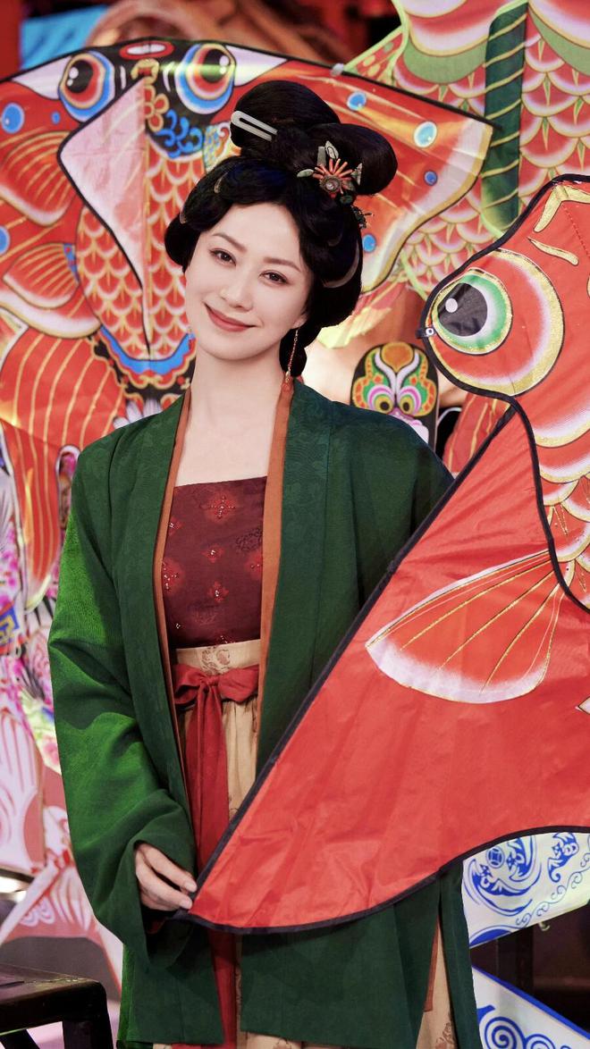 《大奉打更人》她因为内衣广告火遍全国47岁风韵犹存还时来运转(图8)