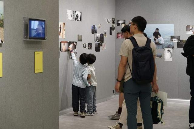 九游体育：五一观演指南记录我们生长的土地五一可以来这个摄影展感受生活烟火气(图4)
