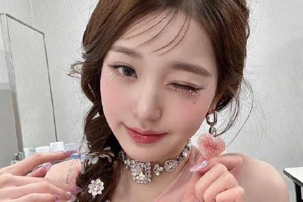 八重神子翻白眼流眼泪咬铁球的样式神秘场景背后的情感与(图1)