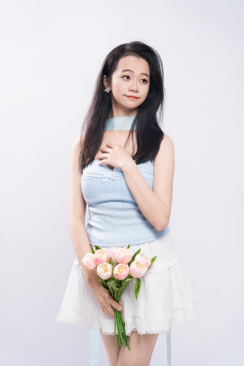 九游体育：谢景欢：模特界绽放的独特之花(图5)