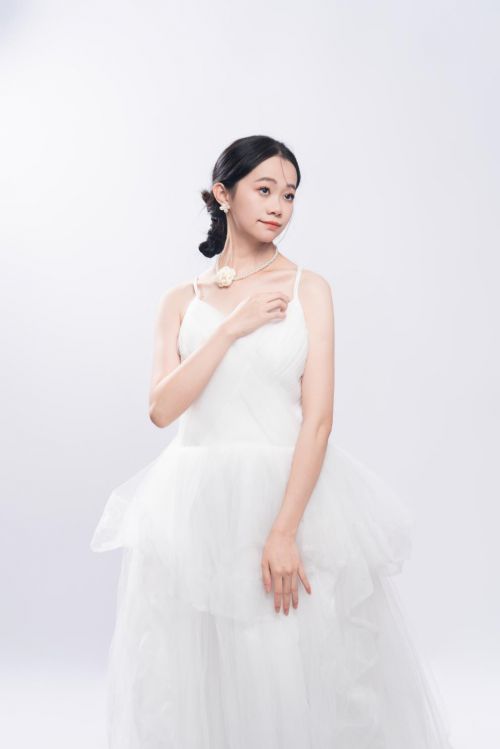 九游体育：谢景欢：模特界绽放的独特之花(图6)