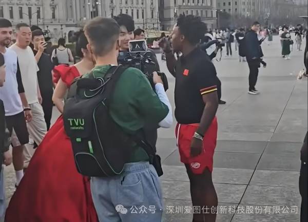 九游体育网站：爱图仕MC摄影补光灯照亮“甲亢哥”Speed中国行(图3)