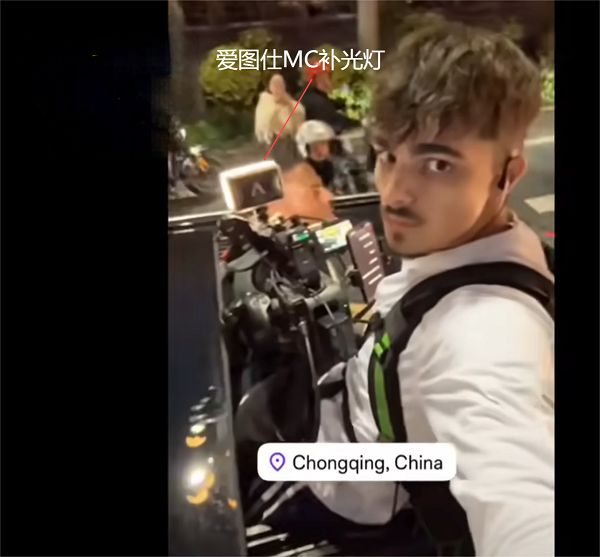九游体育网站：爱图仕MC摄影补光灯照亮“甲亢哥”Speed中国行(图5)
