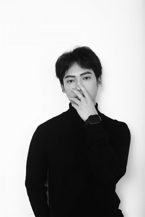 九游体育：黄清华：用镜头书写时尚模特新篇(图1)