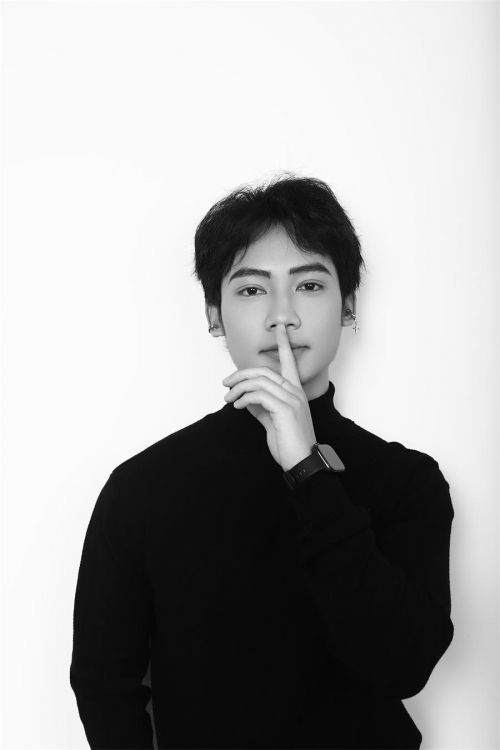 九游体育：黄清华：用镜头书写时尚模特新篇(图3)