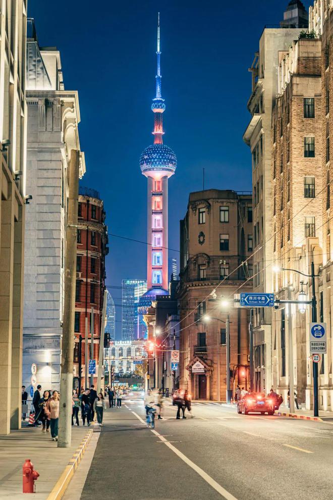 LV卡地亚都爱的导演他花1年时间拍下上海与巴黎的双城记(图13)