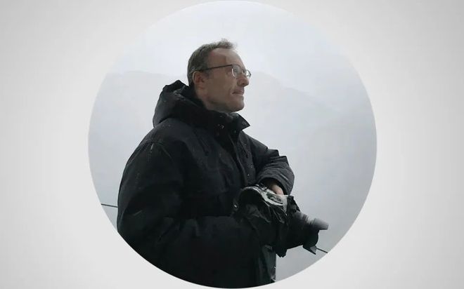 倒反天罡这个摄影师拍照专门寻找恶劣天气拍摄(图1)