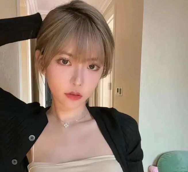 周淑怡和李小璐拍摄同样的短颜值正面PK网友直言羡慕PG1(图1)