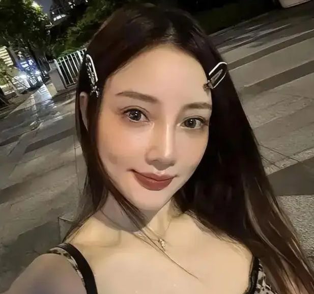 周淑怡和李小璐拍摄同样的短颜值正面PK网友直言羡慕PG1(图2)