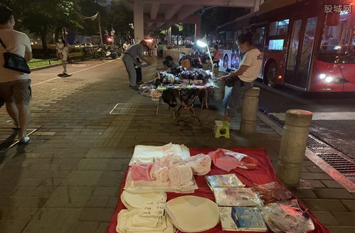 九游体育：晚上摆摊卖什么最挣钱(图1)