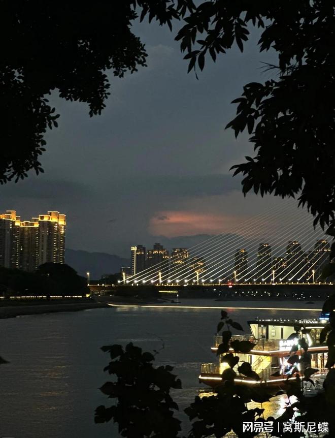 九游体育：捕捉瞬间记录汗水——运动摄影的魅力(图1)