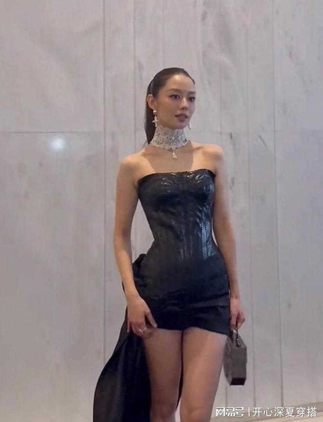 吉娜MetGala杀疯了！黑裙+20cm高跟竟把欧美超模秒成渣？(图1)