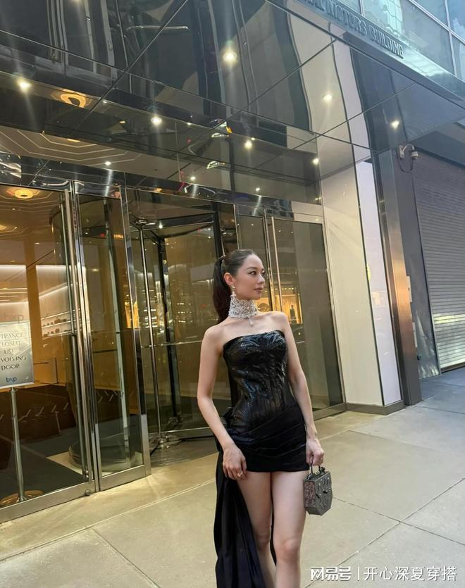 吉娜MetGala杀疯了！黑裙+20cm高跟竟把欧美超模秒成渣？(图3)