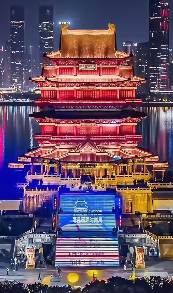 南昌这一夜淋雨吃席的明星们把内娱的浮夸可笑展现得淋漓尽致(图20)