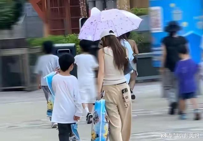 落地凤凰不如鸡！36岁杨颖兜兜转转干回老本行成内娱最大笑话(图20)